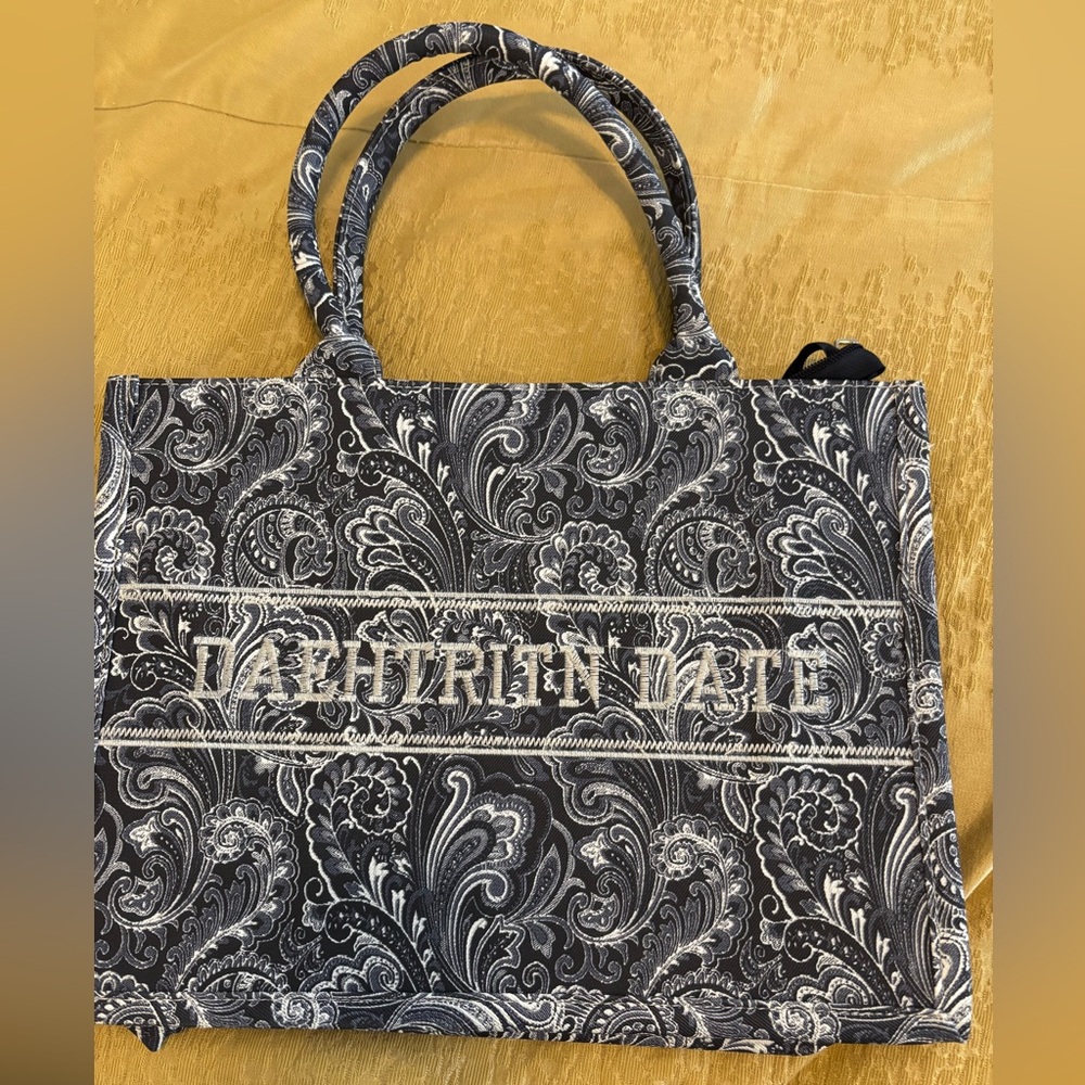 Black and White Paisley Tote - Picture 2 of 7